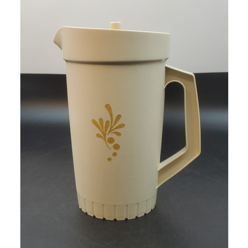 Vintage Tupperware Pitcher # 800  2 Quart Almond & Harvest Gold Push Button Lid